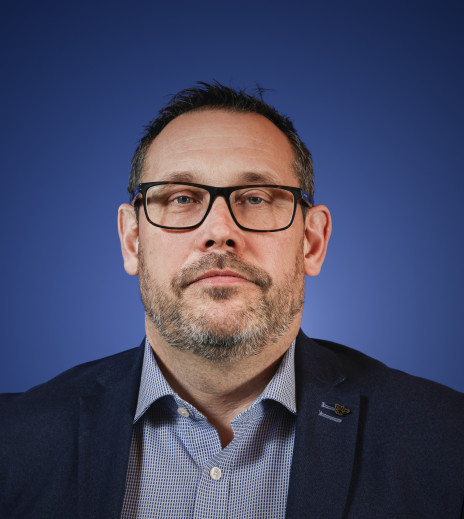 team-member-image